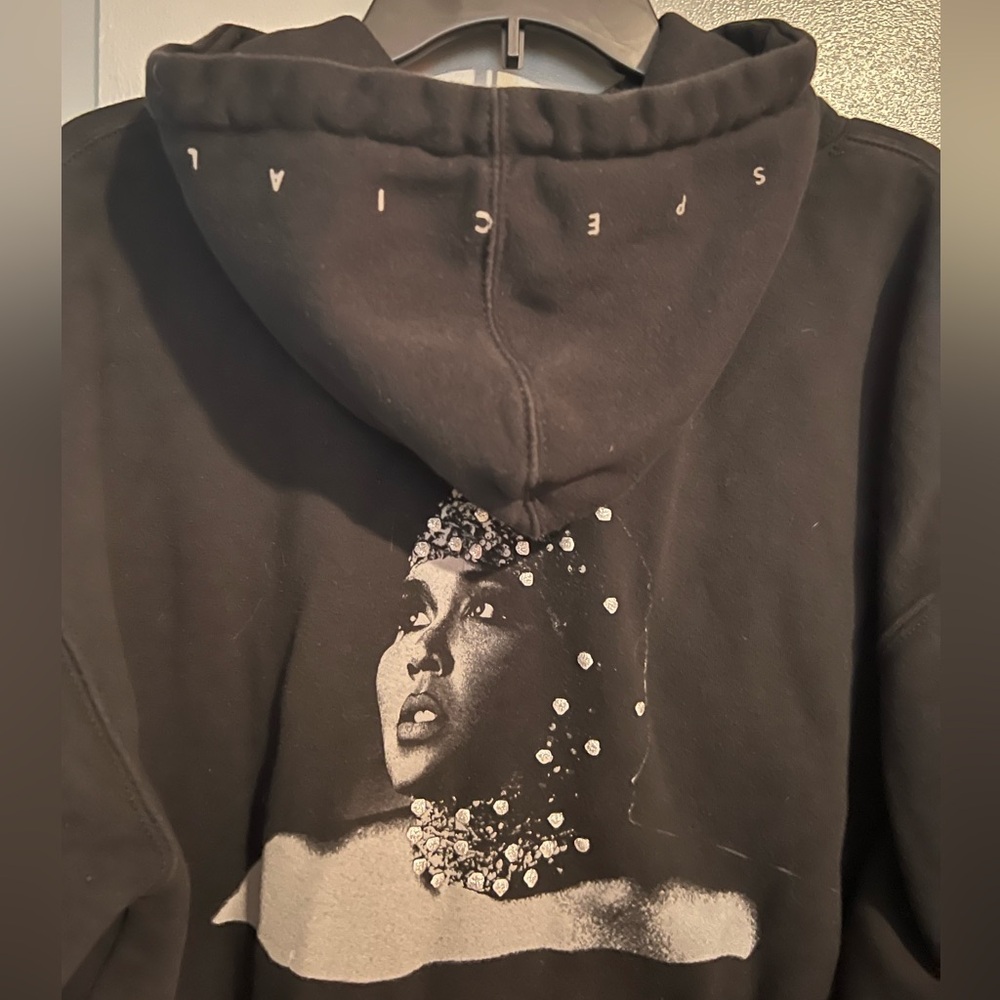 Lizzo Special Tour Black Graphic Hoodie with Artist Portrait Size Large - Picture 6 of 6